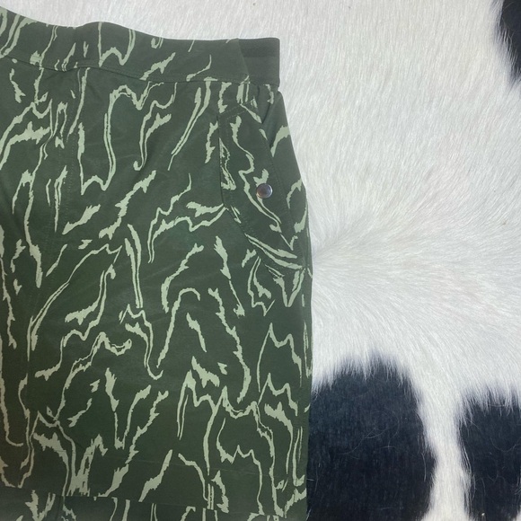 Athleta Vienna Cargo Skort in Olive and Eucalyptus Green - Picture 3 of 11